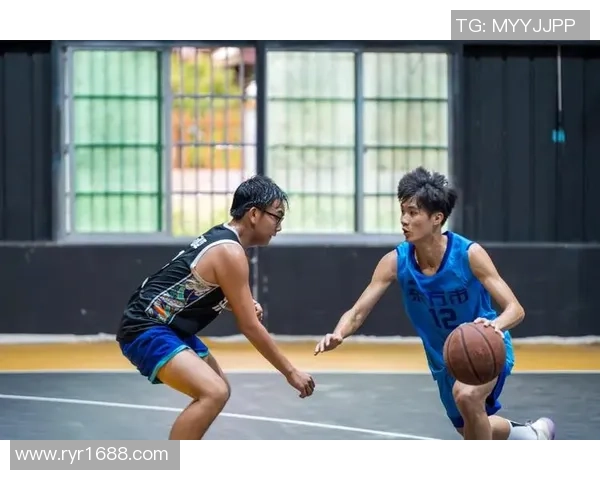如何评价男生打篮球的技巧与风格让我们一起探讨篮球场上的魅力与魅力